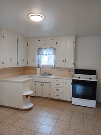 Building Photo - 827.5 El Terino Ave