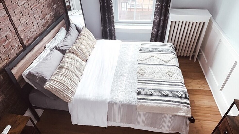 Building Photo - 456 Beacon St