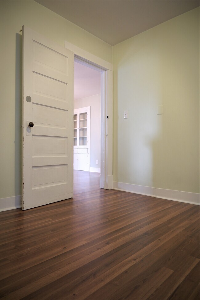 Building Photo - 3517 E 32nd Ave