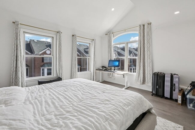 Building Photo - 458 Buffalo Ct