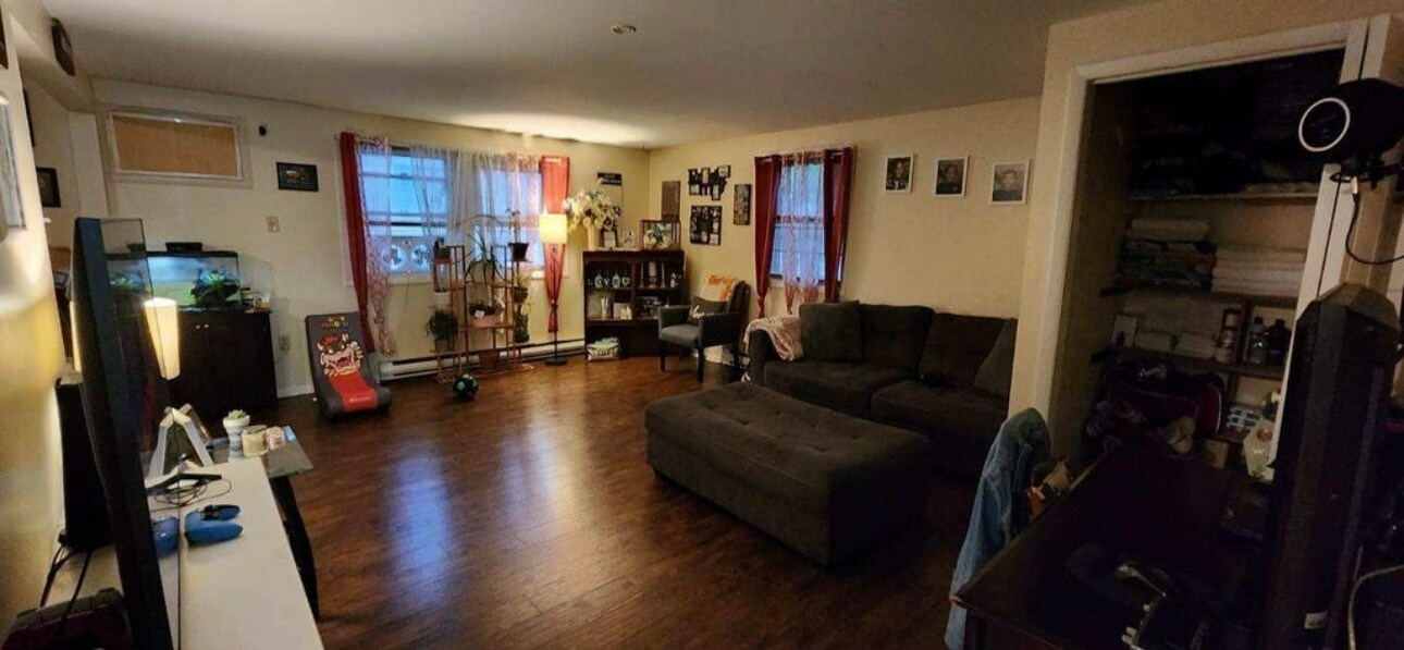 Building Photo - 301 N Midler Ave