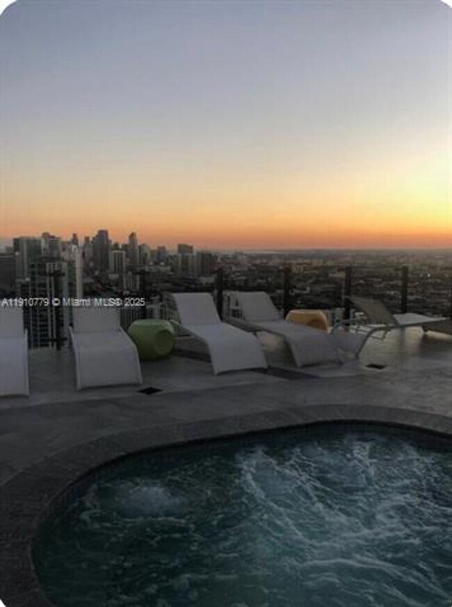 Building Photo - 501 NE 31st St