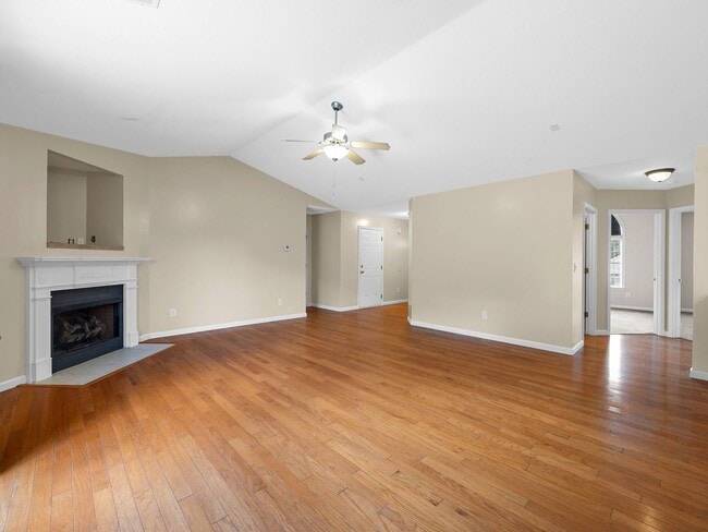 Building Photo - Charming Single-Level 3 BR, 2 BA Home with...