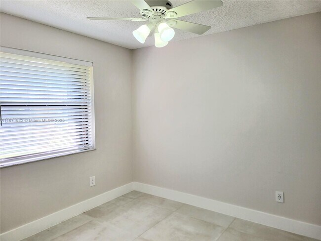 Building Photo - 9728 Hammocks Blvd