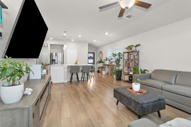 Building Photo - 18544 Meadow Point Ln