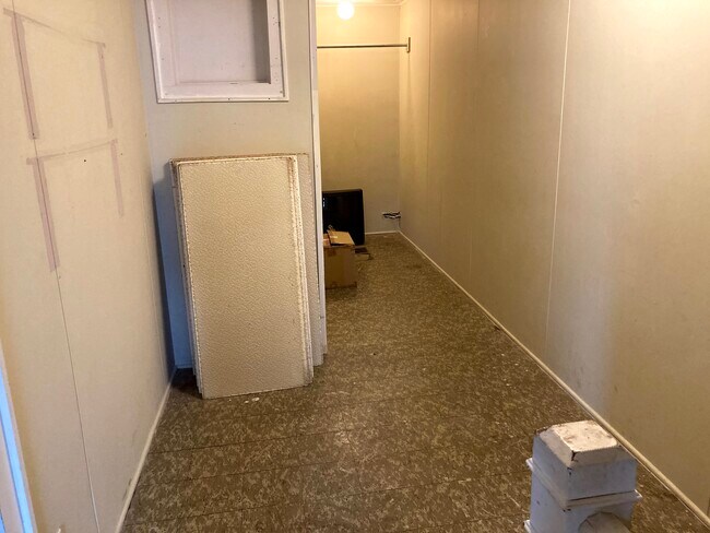 Front storage - 215 S Main St
