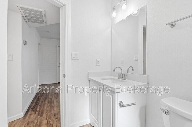 Building Photo - 4150 N 25th St