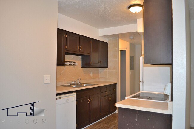 Building Photo - 7th St Units