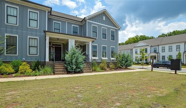 Building Photo - Charming 3BR/2.5BA Townhome located in Cab...