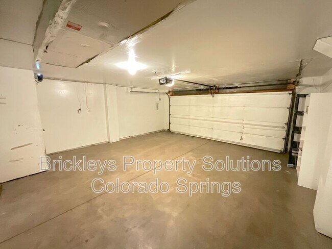 Building Photo - 1857 Lorraine St