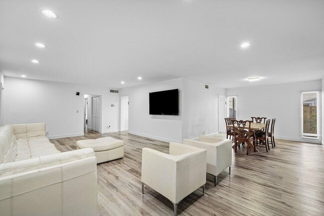 Building Photo - 6165 Old Court Rd