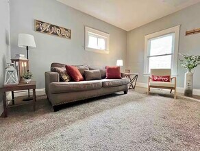 Building Photo - 10702 Lamontier Ave