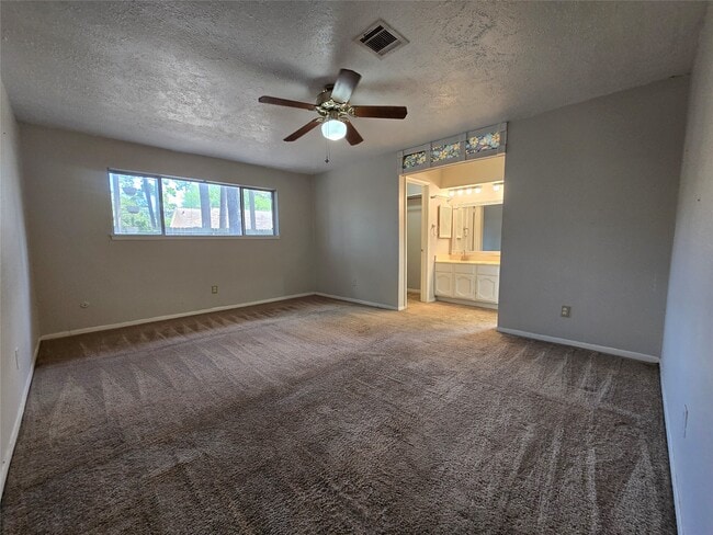 Building Photo - 25510 Thistlewaite Ln