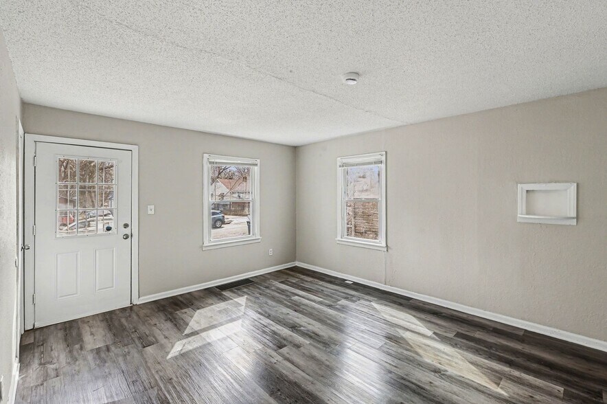 Building Photo - 7036 Bellefontaine Ave