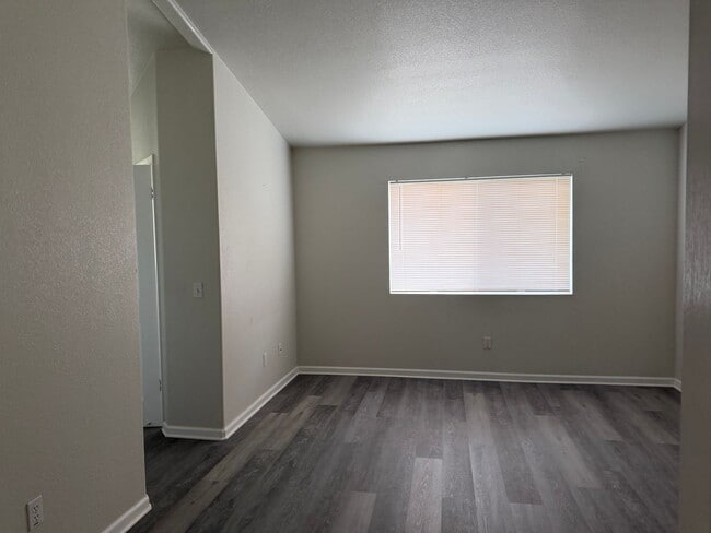 Building Photo - Charming 3-Bedroom, 2-Bath Home with Spacious Backyard in Elk Grove