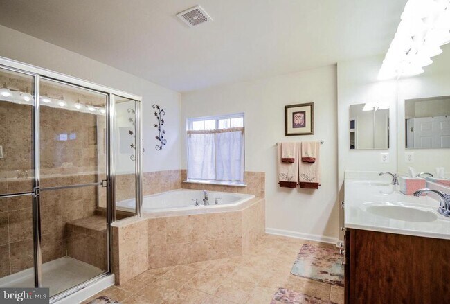Building Photo - 3321 Eagle Ridge Dr