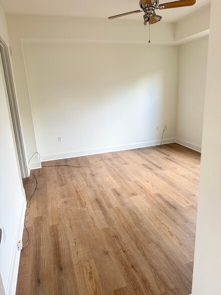 Building Photo - 200 River Vista Dr