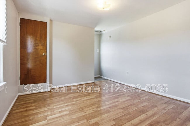 Building Photo - 433 28th St