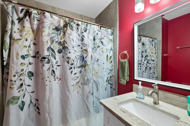 Building Photo - Durham's Best Ranch!