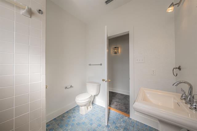 Building Photo - 2412 Kenley St