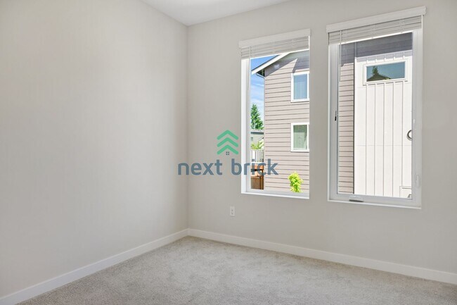 Building Photo - A fabulous 3 bedroom and 3 bathroom house