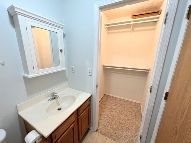 Building Photo - Single Family Home with a fenced in backyard!