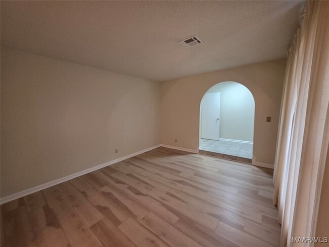 Building Photo - 4254 Lawnwood Dr