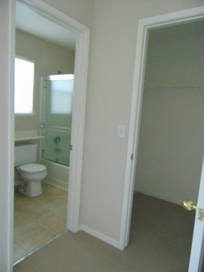 Building Photo - Gorgeous 2 story home available now in Gat...