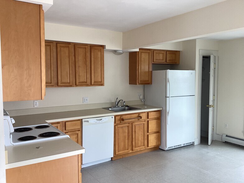 Building Photo - 21 Pond St