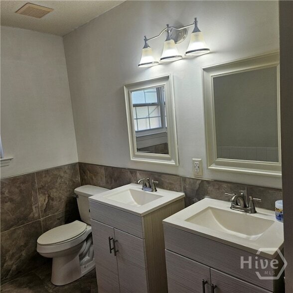 Building Photo - 711 Plantation Dr