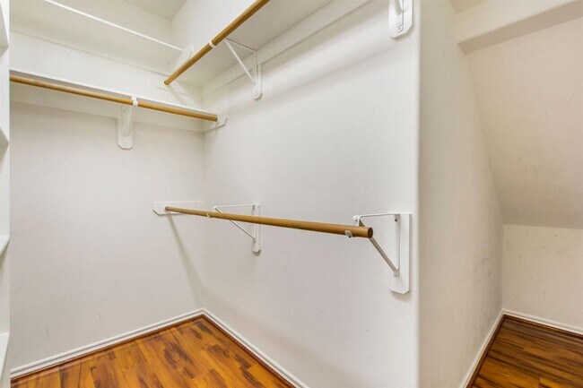 Building Photo - 55 N Queenscliff Cir
