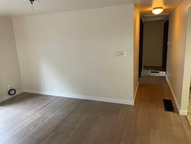 Building Photo - Charming 3 Bedroom/1 bath house in Wedgwoo...