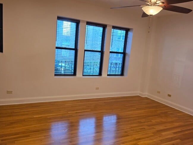 Building Photo - 2544 W Hollywood Ave