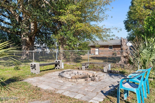 Building Photo - 808 Forestdale Ave