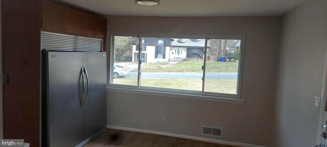 Building Photo - 9820 Inglemere Dr