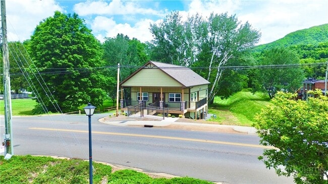 Building Photo - 300 N Jefferson Ave
