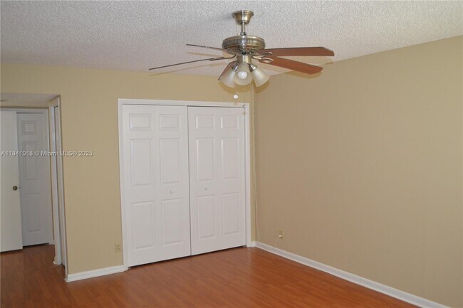 Building Photo - 491 Racquet Club Rd