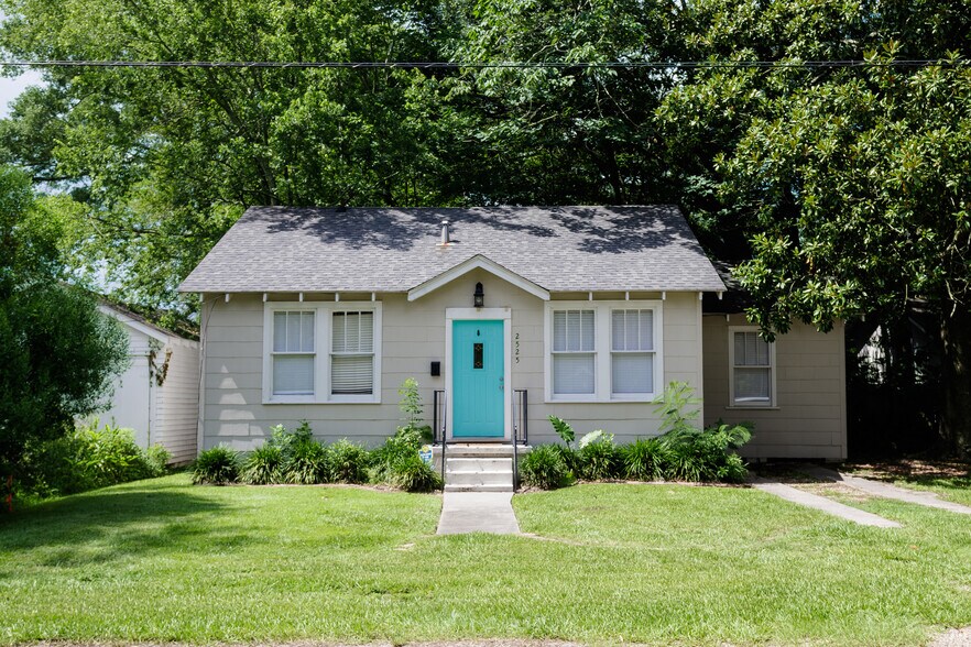 Building Photo - 2525 Belmont Ave