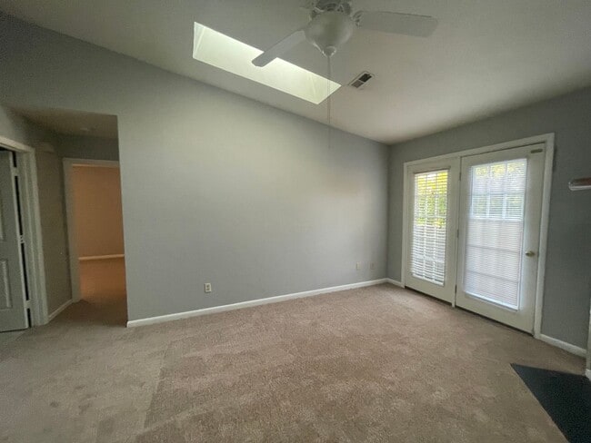 Building Photo - UPPER LEVEL SINGLE STORY CONDO IN HOLLAND ...