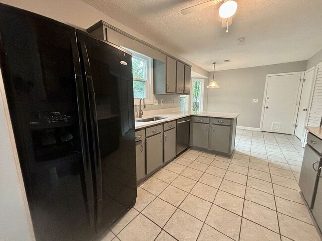 Building Photo - Available August 18th. REMODELED 3 BR/2 BA...