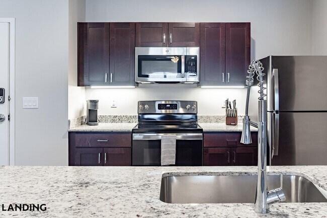 Building Photo - 2023 N Broadmoor Ave