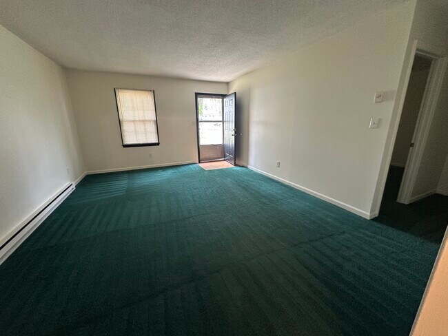 Building Photo - 100 Robbins Ave