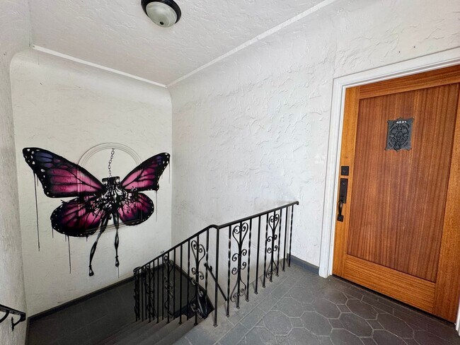 Building Photo - Gorgeous Remodeled Spanish 2+1.5 near the ...