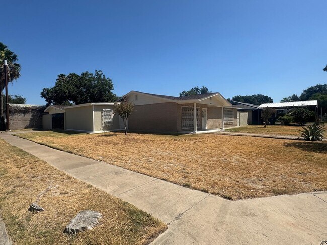 Building Photo - 302 Huisache Dr
