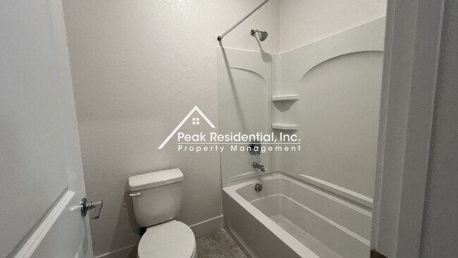 Building Photo - Newer Elk Grove 4bd/3.5ba Home near Big Horn & Poppyridge Rd