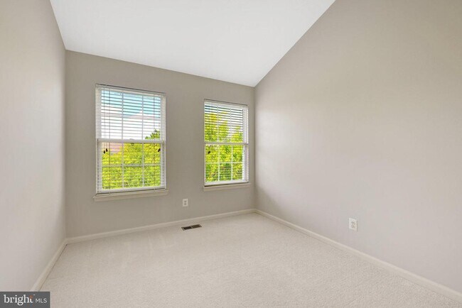 Building Photo - 2505 James Madison Cir