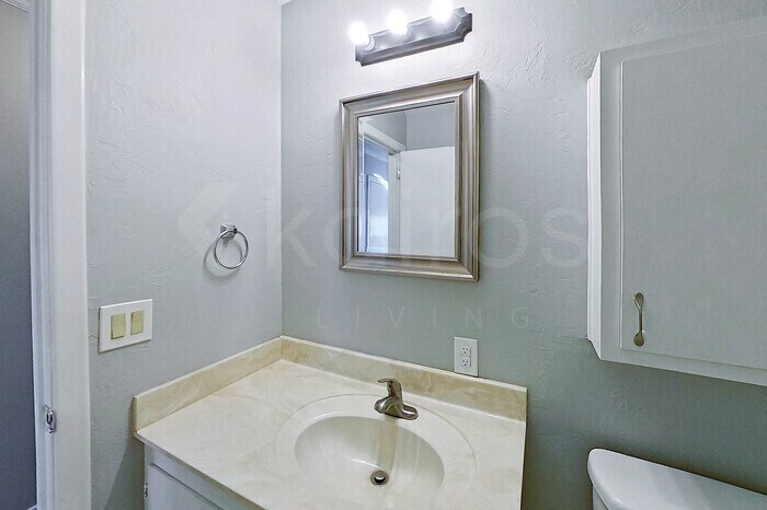 Building Photo - 4418 Mesa Cir