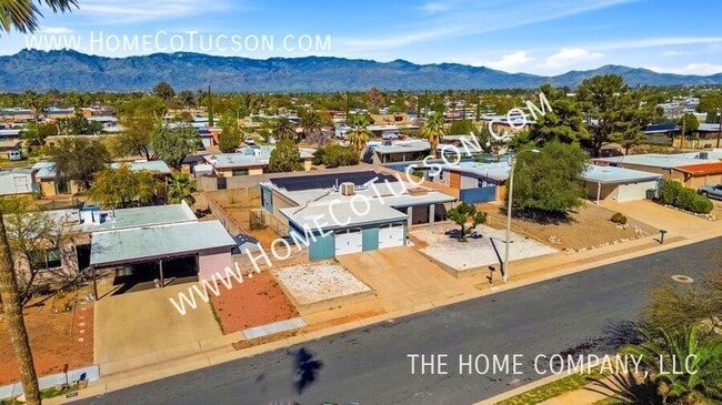 Building Photo - 7461 E Victoria Dr