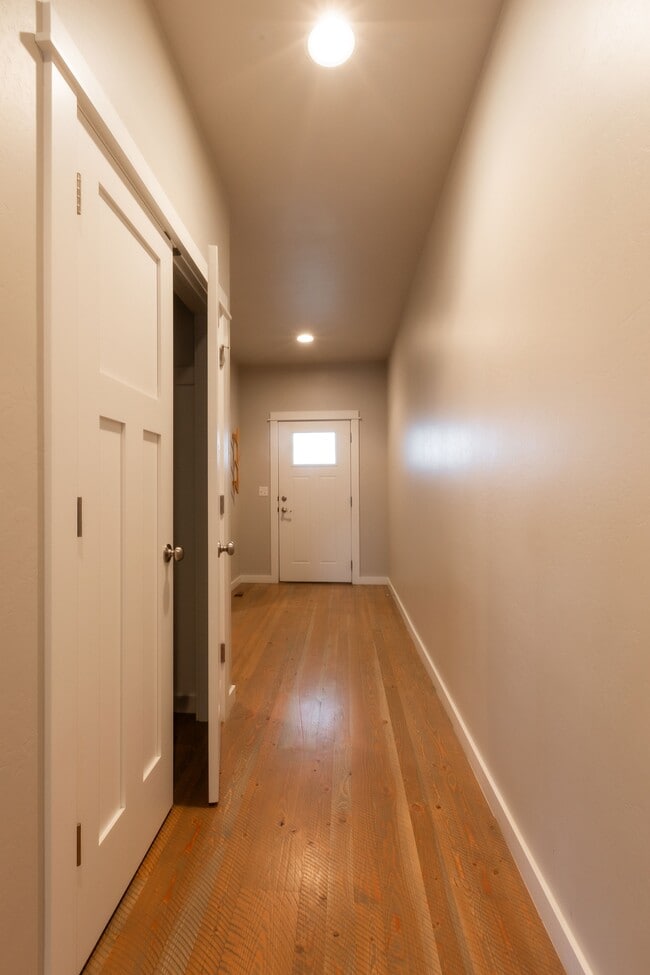 Building Photo - 16 Naomi Rose Ln