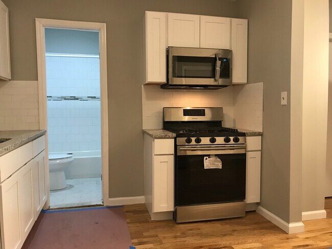 Building Photo - 452 Poplar St